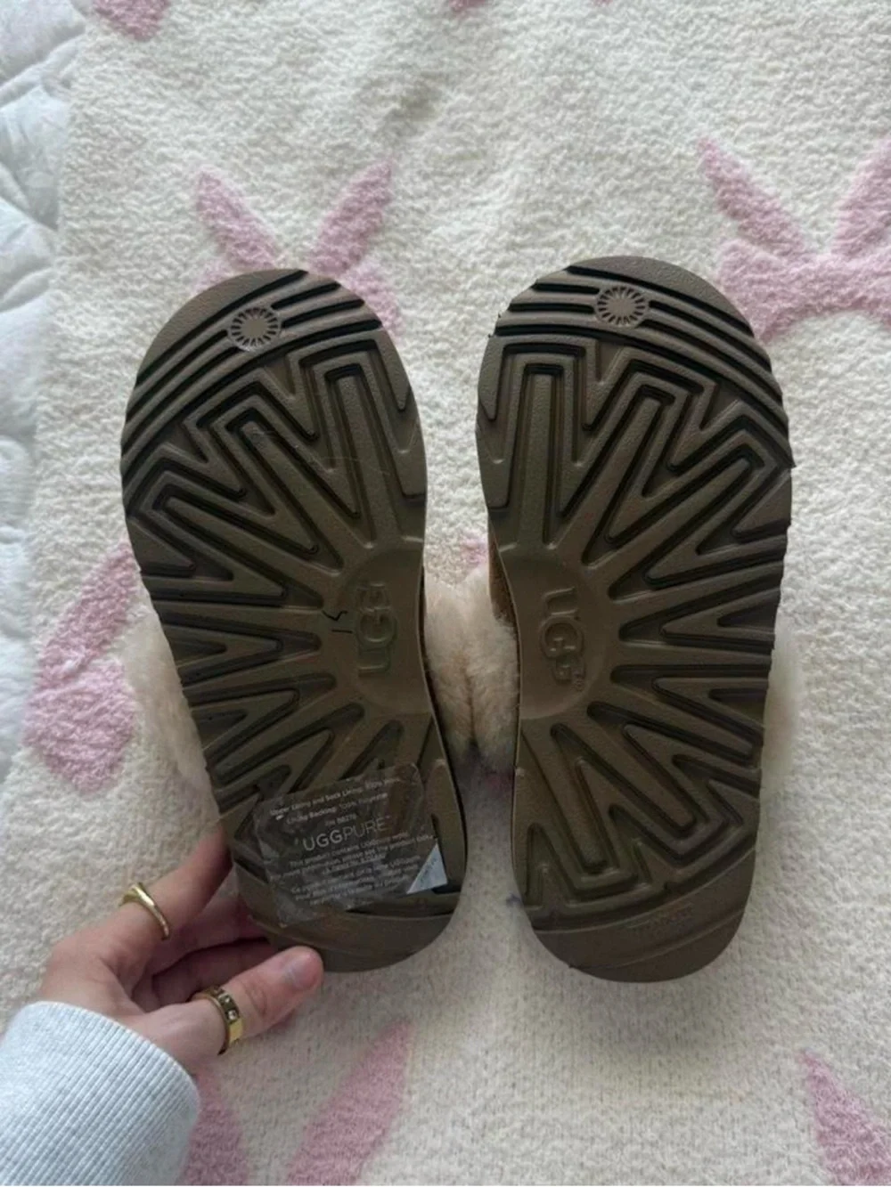 Chestnut Ugg slippers‎ fuzzy brand new